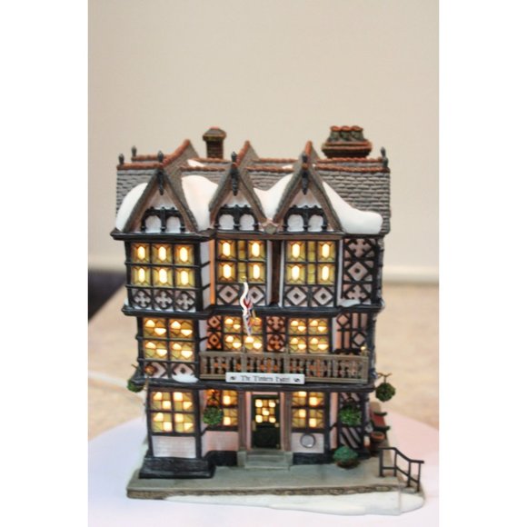 Dept 56 Dickens Village - The Timbers Motel - Picture 2 of 8